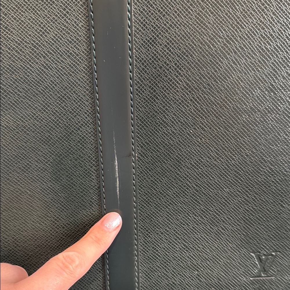 Louis Vuitton Green Leather Briefcase with Structured Design - Picture 4 of 15